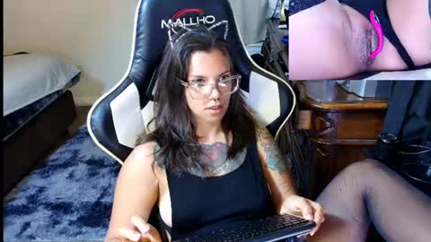 Snapshot of hailwilds chatting on July 2026 05:37:02 PM HailWilds online show from July 2026 05:37:02 PM