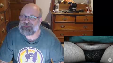 Snapshot of hairydaddybear69 chatting on November 2025 04:00:02 AM HairyDaddyBear69 online show from November 2025 04:00:02 AM