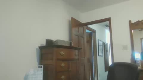 Snapshot of hairydaddybear69 chatting on December 2025 05:18:02 PM HairyDaddyBear69 online show from December 2025 05:18:02 PM