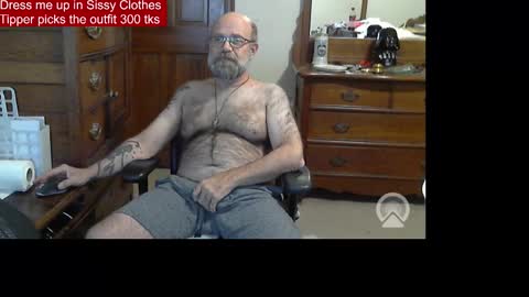 Snapshot of hairydaddybear69 chatting on February 2026 01:10:02 AM HairyDaddyBear69 online show from February 2026 01:10:02 AM