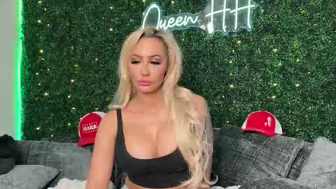 Snapshot of haliaxhill chatting on January 2026 10:26:01 PM Halia Hill online show from January 2026 10:26:01 PM