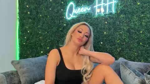 Snapshot of haliaxhill chatting on February 2026 08:21:01 AM Halia Hill online show from February 2026 08:21:01 AM