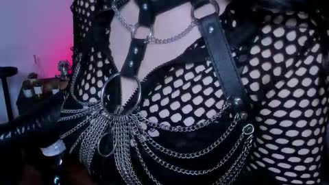 halley_ravenn online show from May 2026 01:56:01 AM