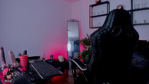 halley_ravenn online show from May 2026 09:21:01 PM
