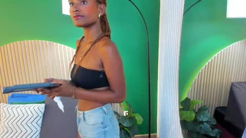 Halley Lorens online show from September 2025 07:13:02 AM