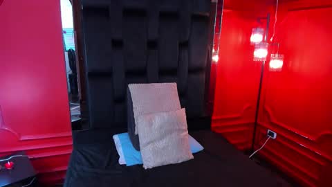 Halley Lorens online show from October 2025 07:11:02 PM