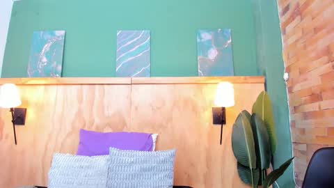 Halley Lorens online show from February 2026 07:43:01 PM