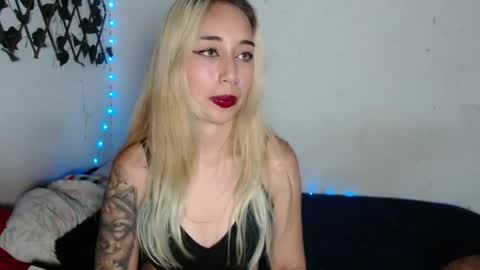 Snapshot of hallie_cam chatting on September 2025 10:23:02 PM reashell online show from September 2025 10:23:02 PM