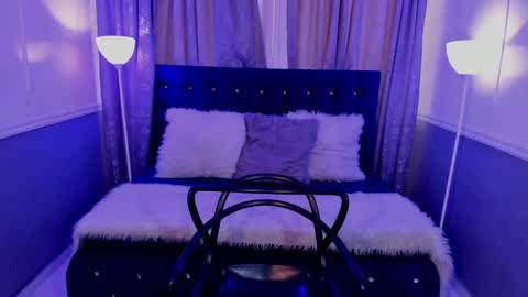 Halls Red online show from January 2025 09:05:01 PM