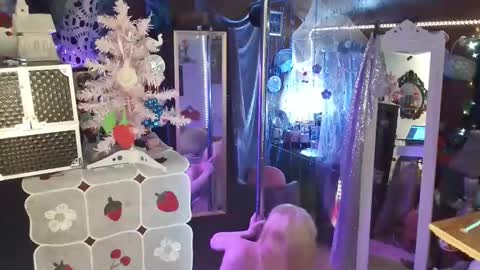 Snapshot of halovalentine chatting on December 2024 02:09:02 AM halovalentine online show from December 2024 02:09:02 AM