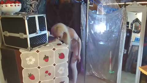 Snapshot of halovalentine chatting on January 2025 10:44:01 PM halovalentine online show from January 2025 10:44:01 PM