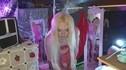 Snapshot of halovalentine chatting on February 2025 01:35:02 AM halovalentine online show from February 2025 01:35:02 AM