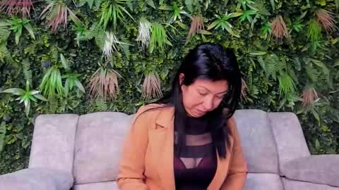 Snapshot of hana_yung chatting on November 2025 12:04:01 PM Hanna online show from November 2025 12:04:01 PM