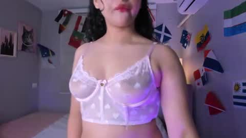Hanna Lineros  online show from June 2026 01:04:01 PM