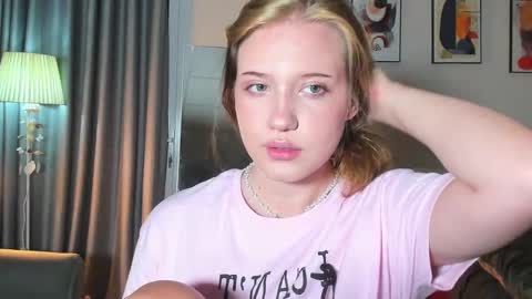 Snapshot of hanahwoods chatting on February 2025 10:20:02 PM hanahwoods online show from February 2025 10:20:02 PM