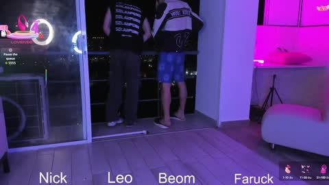 leonardfarrucknick and otis online show from September 2025 02:11:01 AM