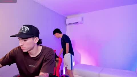 leonardfarrucknick and otis online show from April 2026 03:31:02 AM