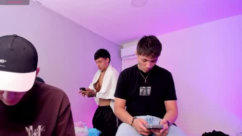 leonardfarrucknick and otis online show from May 2026 07:34:02 PM
