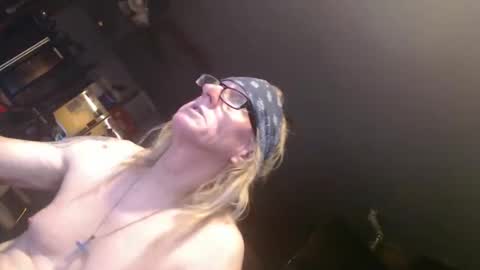 handystud33 online show from March 2026 04:13:01 PM