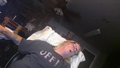 handystud33 online show from April 2026 02:44:01 PM