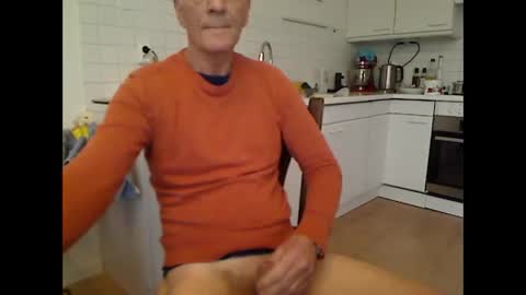 hankk54 online show from December 2025 09:36:02 AM