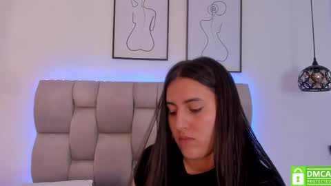 Snapshot of hanna__evans_ chatting on May 2026 11:39:02 AM hanna__evans_ online show from May 2026 11:39:02 AM