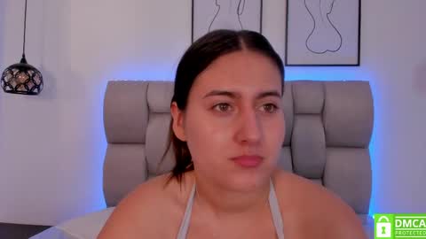 Snapshot of hanna__evans_ chatting on May 2026 11:27:02 AM hanna__evans_ online show from May 2026 11:27:02 AM