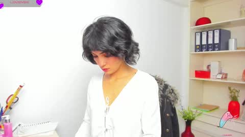 Sara online show from September 2025 01:44:02 PM