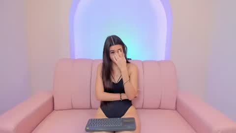 Hanna Foxi online show from June 2026 12:00:01 PM