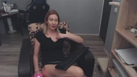 hanna_ha online show from February 2025 07:30:02 PM