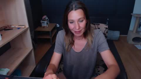 hanna_ha online show from June 2026 07:06:02 PM