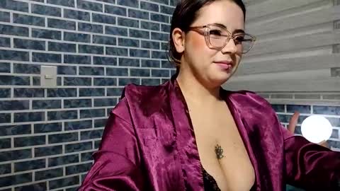 Snapshot of hanna_moons chatting on April 2026 02:07:01 AM hanna_moons online show from April 2026 02:07:01 AM
