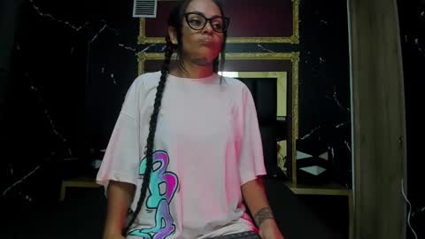 Snapshot of hanna_slut chatting on January 2025 02:43:02 AM EVA online show from January 2025 02:43:02 AM