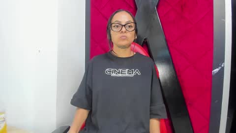 Snapshot of hanna_slut chatting on January 2025 03:02:02 AM EVA online show from January 2025 03:02:02 AM