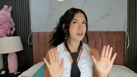 Hanna  online show from June 2026 07:45:01 PM