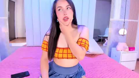 hannacollins_2 online show from June 2026 12:57:02 PM