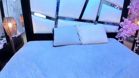 hannacollins_2 online show from July 2026 01:13:02 PM