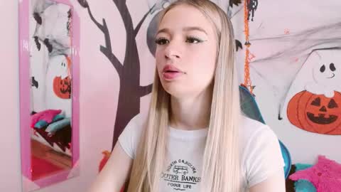 Snapshot of hannah_026 chatting on October 2025 10:49:02 AM Hannah 027 online show from October 2025 10:49:02 AM