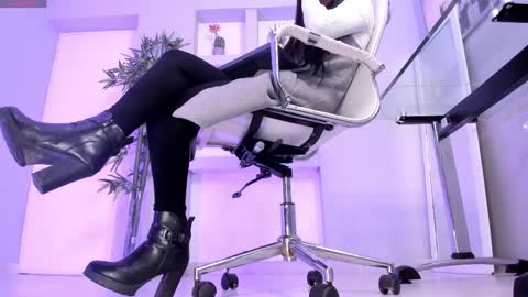 HANNAH HOWELL online show from February 2025 09:43:02 AM