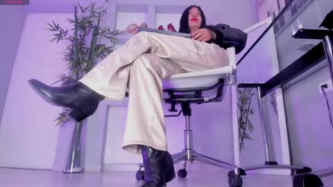 HANNAH HOWELL online show from October 2025 09:32:01 AM