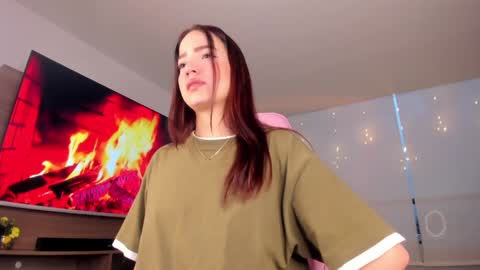 Snapshot of hannah_xoxo_ chatting on December 2024 10:55:02 PM Hannah online show from December 2024 10:55:02 PM