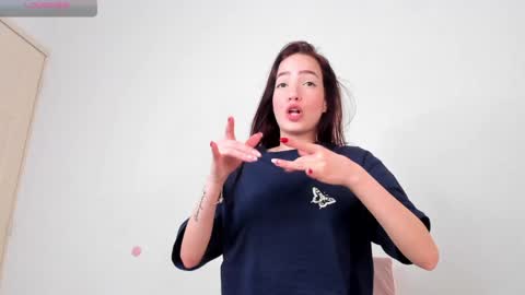 Snapshot of hannah_xoxo_ chatting on December 2024 11:06:02 PM Hannah online show from December 2024 11:06:02 PM