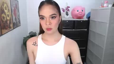 Snapshot of hannahforyou chatting on April 2026 02:42:01 AM HANNAH online show from April 2026 02:42:01 AM