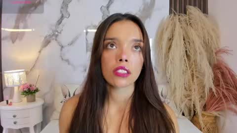 Hannahill69 online show from May 2026 04:53:01 AM