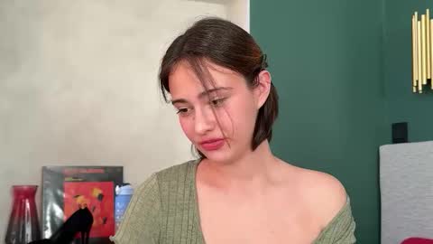 Snapshot of hannahinto chatting on April 2026 01:41:01 PM hannahinto online show from April 2026 01:41:01 PM