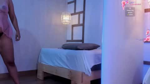 hannahmonttgomery  Help me reach 100 Hands up online show from October 2025 04:37:01 PM