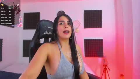 Hanna  online show from November 2025 08:19:01 PM