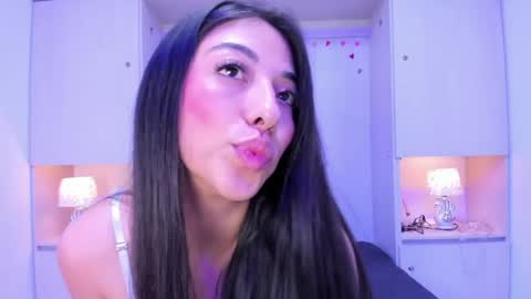 hannyk_ online show from May 2026 04:45:02 PM