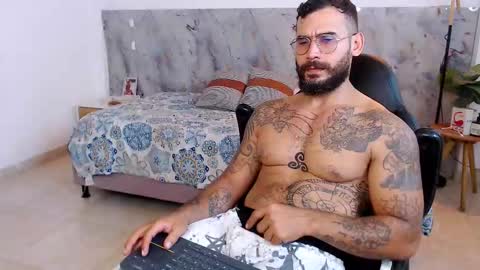 Snapshot of hanz_col chatting on November 2025 01:16:01 AM hanz_col online show from November 2025 01:16:01 AM