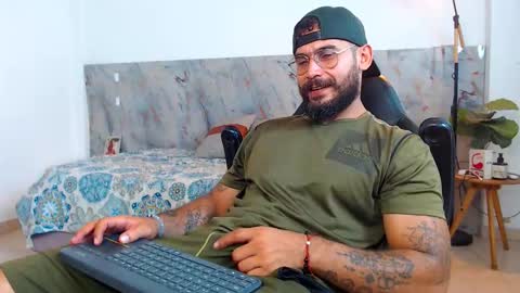 Snapshot of hanz_col chatting on November 2025 02:34:02 AM hanz_col online show from November 2025 02:34:02 AM